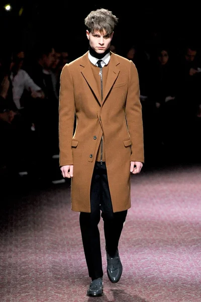 Look 17